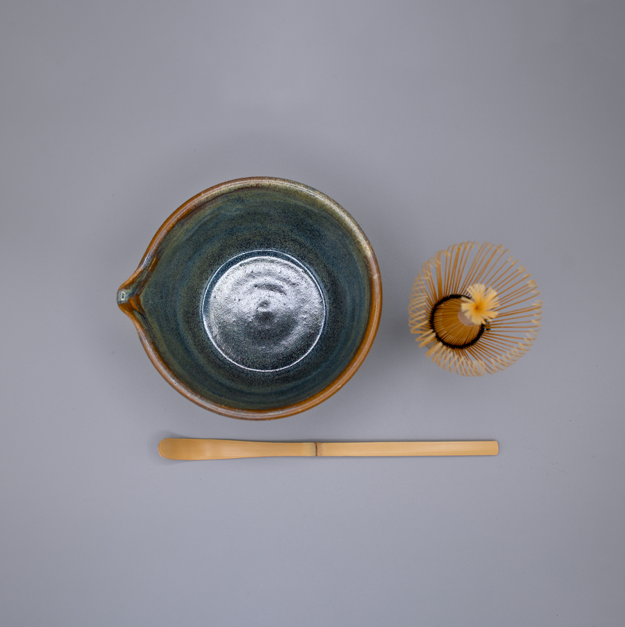 Katakuchi Chawan Kinshu con Vertedero / Pieza única, hecha a mano